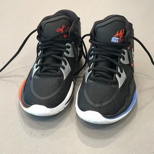 Nike Kyrie Infinity Fire and Ice Youth Basketball Sneaker